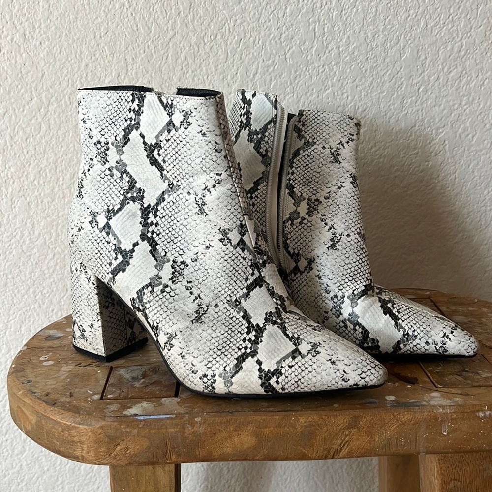 Princess Polly - Therapy snake print block heel ankle boots. Size 9